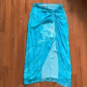 High slit crepe skirt